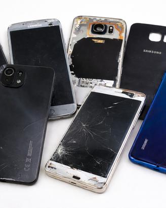 3 smartphone rotti Samsung Huawei  per componenti