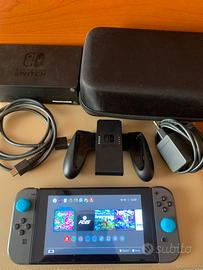 Nintendo Switch total black con accessori