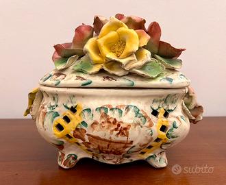 Centrotavola o scatola decorativa in ceramica