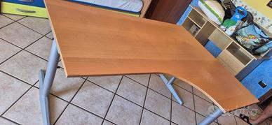 Scrivania regolabile in altezza