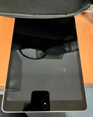 ipad 9th gen. Rotto per pezzi di ricambio A2602