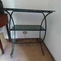 tavolino da fumo e mobiletto ferro battuto e cris