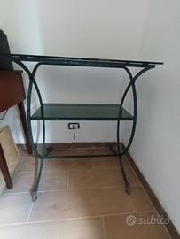 tavolino da fumo e mobiletto ferro battuto e cris