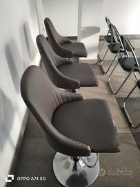 Belle sedio girevoli in simil pelle. 