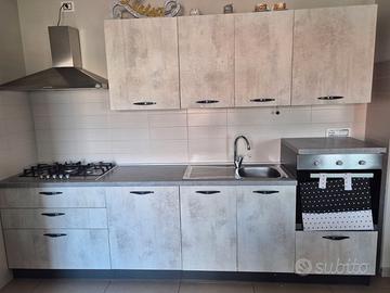 cucina  completa di elettrodomestici