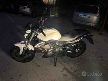 Moto Benelli 302