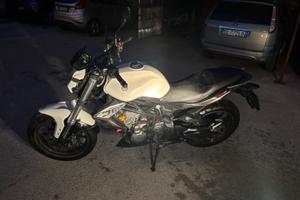 Moto Benelli 302