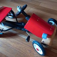 Automobile in legno a pedali