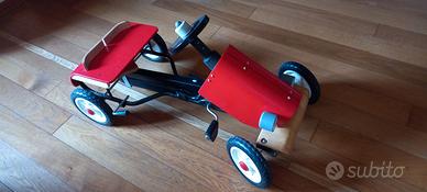 Automobile in legno a pedali