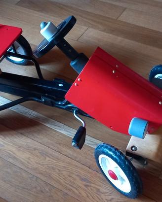 Automobile in legno a pedali