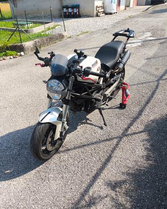 Ducati Monster 696