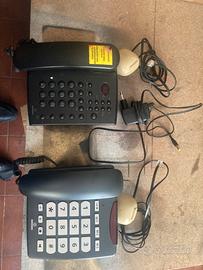 Coppia di telefoni Brondi con cavi