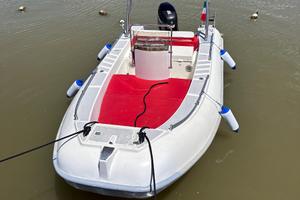 Gommone 6 posti con motore suzuki