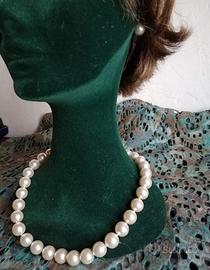 Collana e orecchini di perle grosse. Nuovi