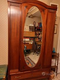 armadio da antiquariato