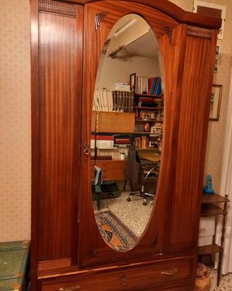 armadio da antiquariato