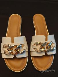 Sandali bassi bianchi con catena dorata – Tg. 39