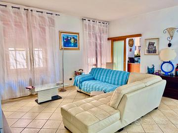 Ampio e luminoso a pochi passi dal mare