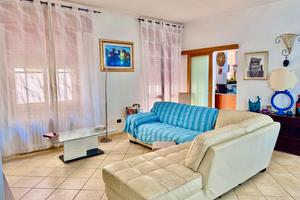 Ampio e luminoso a pochi passi dal mare