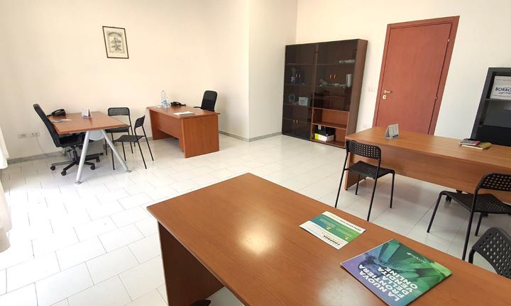 Locale arredato in centro vigilato con parcheggi