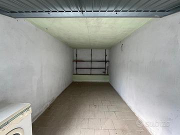 Garages in centro a Centallo
