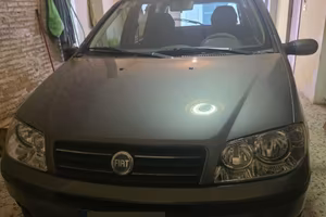 Fiat Punto anno 2004, 1.2,  Km131000 + CARRELLO