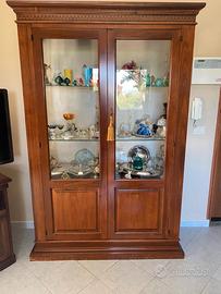 Vetrina in legno massello artigianale
