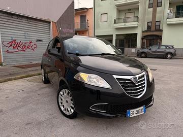 Lancia Ypsilon 1.2 69 CV Unyca