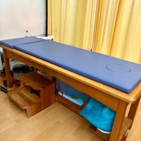 Lettino ayurveda in legno