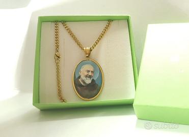 collana con ciondolo 