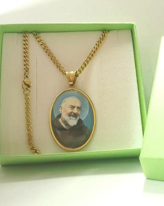 collana con ciondolo 