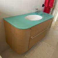 Mobile bagno con top in vetro