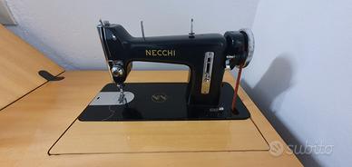 Macchina da cucire Necchi anni '50 con mobile