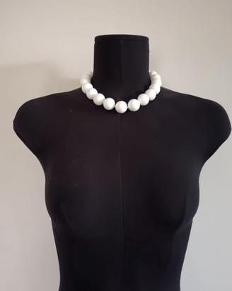 Collana a grandi perle bianche