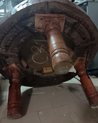 tavolino  rotondo con ruota di carro