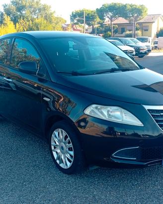 Lancia Ypsilon 1.2 69 CV 5 porte S&S Silver