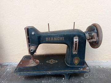 Macchina da cucire antica