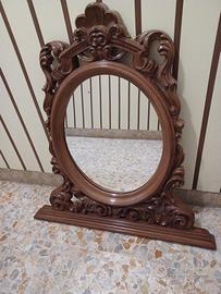 Specchio con cornice tagliata