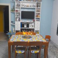 tavolo con sedie 