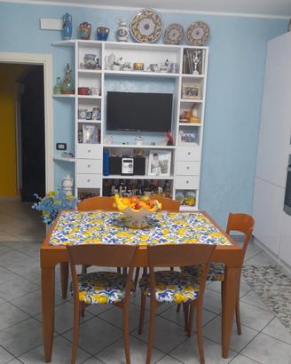 tavolo con sedie 