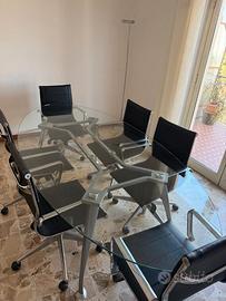 Tavolo riunioni in vetro