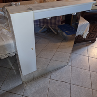 Mobiletto con specchio da bagno