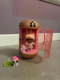 LOL con cofanetto e gatto