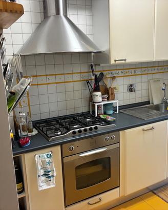 Cucina componibile completa di forno e cappa