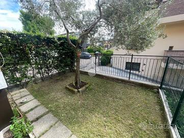 VILLA A SCHIERA A SARONNO