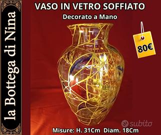 Vaso in vetro soffiato con decorazione a mano