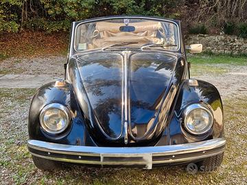 VW Maggiolino Cabriolet 1969 – Nero, capote beige,