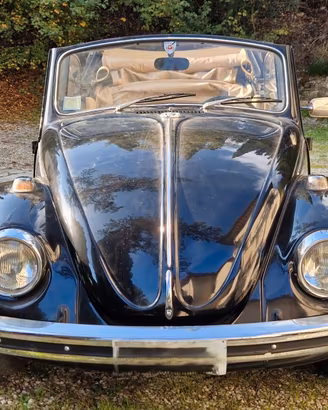 VW Maggiolino Cabriolet 1969 – Nero, capote beige,