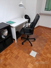 Sedia ufficio, cuscino lombare e poggiapiedi