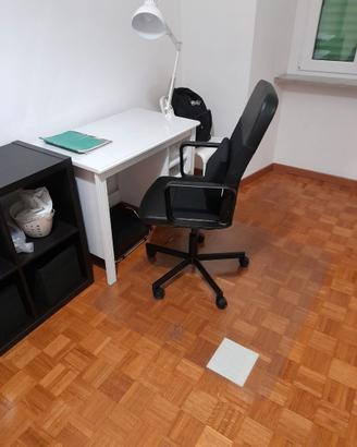 Sedia ufficio, cuscino lombare e poggiapiedi